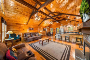 Modern 3BR VIEWS Hot Tub FIRE PIT Gameroom FREE Attraction Tickets